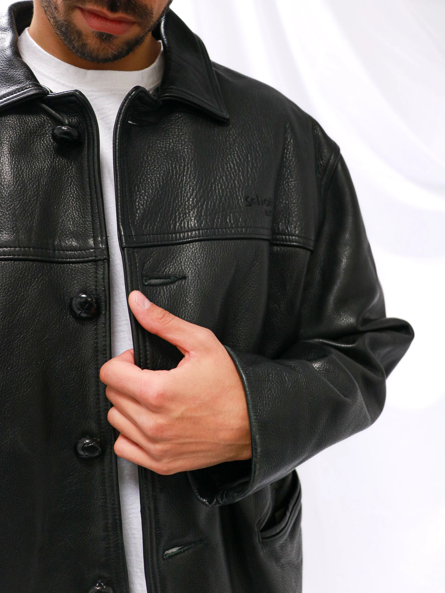 BLOUSON EN CUIR NOIR À BOUTONS